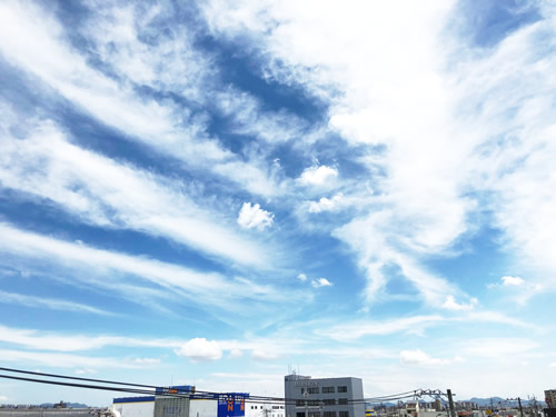 豪雨災害と青空