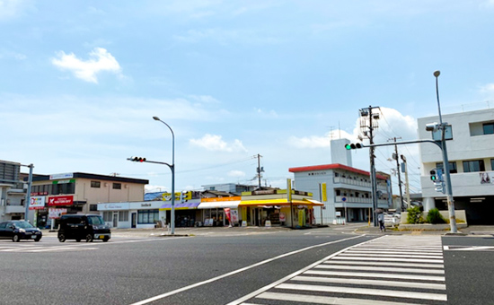 アクセス02:右折の目印は「きむらやのパン」さんです。右折後、左手三軒目になります。